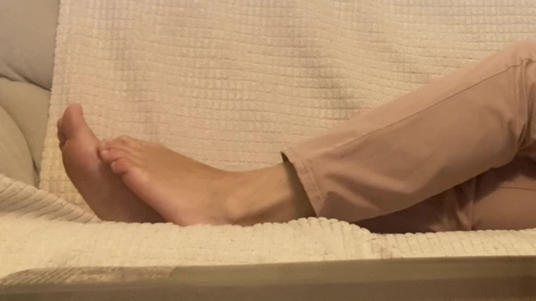 Niki studio: Mira mis pies y chupa mis dedos de los pies