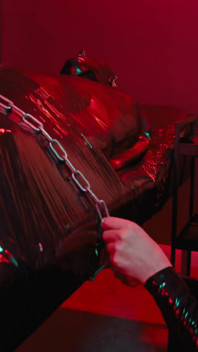 E-play for the Rubberslave in Bodybag and Heavy Rubber Mask