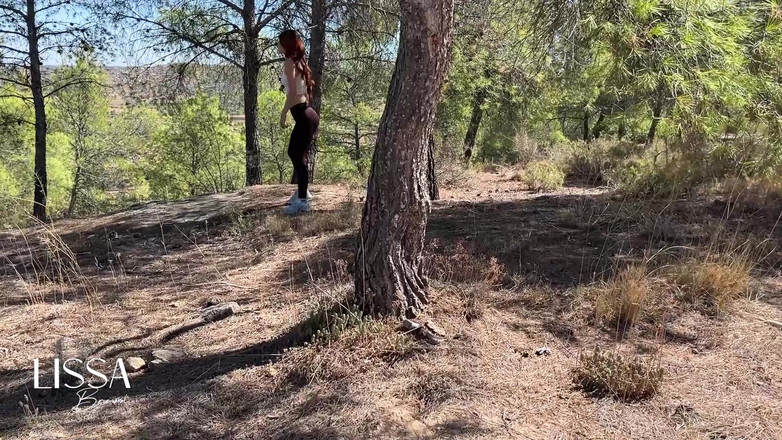 Lissa Brown: En liten kille kommer i min mun utomhus - tittar- spandex-förstapersonsvy