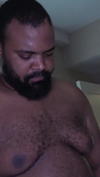 Bearfilms, le chiot Panda et Roger Blacc se font baiser intensément sans capote