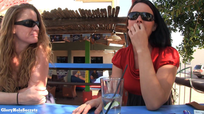 Glory Hole Secrets: Amatör döl sürtükleri Mandy ve Vee oral seks