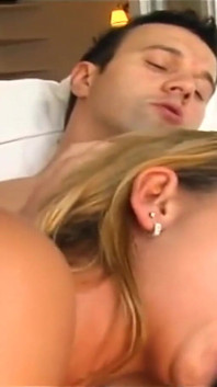 Sexy a nadržená Victoria s majorem a Steelem