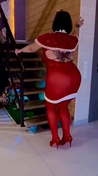 Pasierb świętuje Boże Narodzenie z panią Santa, przyszła spełnić jego gorące fantazje, anal i spermę
