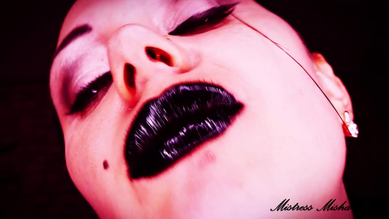 Goddess Misha Goldy: Besos para esclavos leales de mis labios