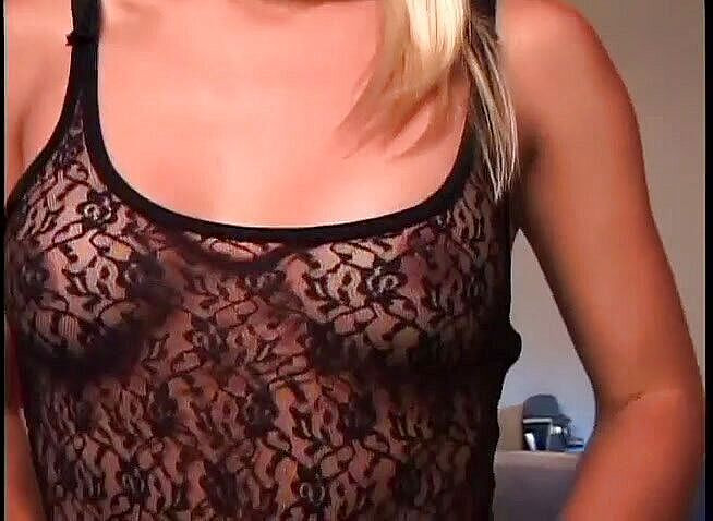 Shemale World: "Ma femme m'a donné une trans blonde géniale !"