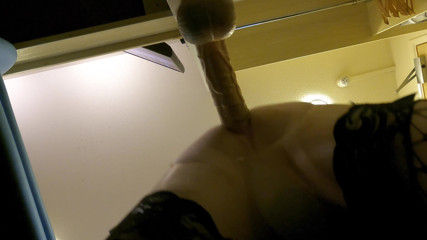 Luci Lulu: Ich gebe meinem arsch mit einem riesigen dildo einen guten...