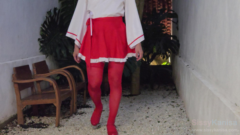 SissyKanisa: Sluty Miko Sissy Kanisa Parte 2: Caminhada ao ar livre em...