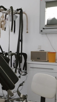 Rubber-Mistress prepares the Clinic for Examination