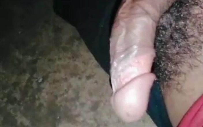Xboyricky: 자지를 빨아주기 위해 자위하는 인도 섹시녀