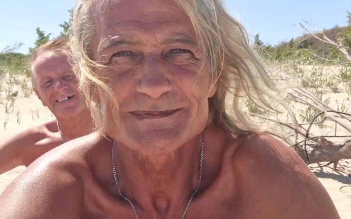 Gigi and David: ヌーディスト、ビーチ、ストリップチャット、セックスショー、ギンダブ、ニューハーフ、ガールフレンド、公開、出会い、モバイル、4K、20250519、P6