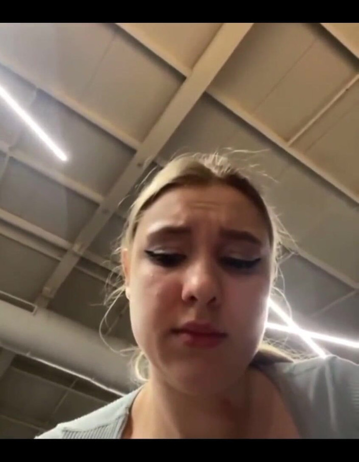 JuiceLussie: Spor salonunda antrenman yaparken çılgın fışkırtma