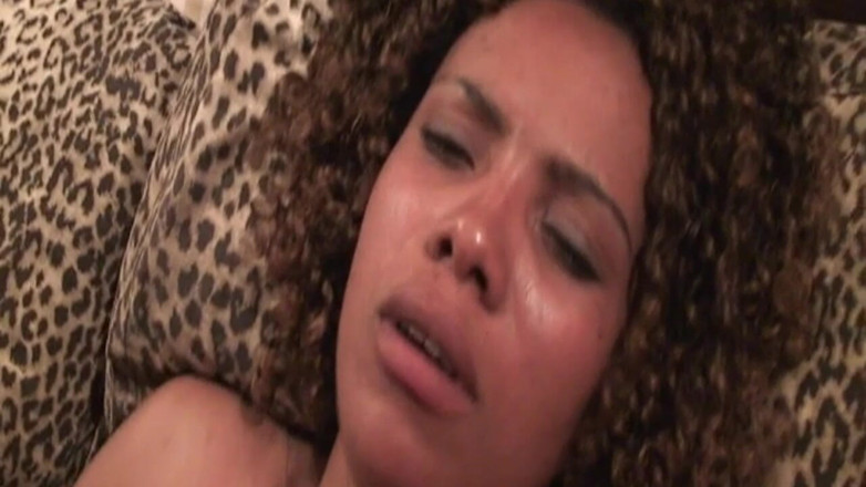 Bangora sluts: Mature Stud Devours Ebony Beauty's Dripping Pussy