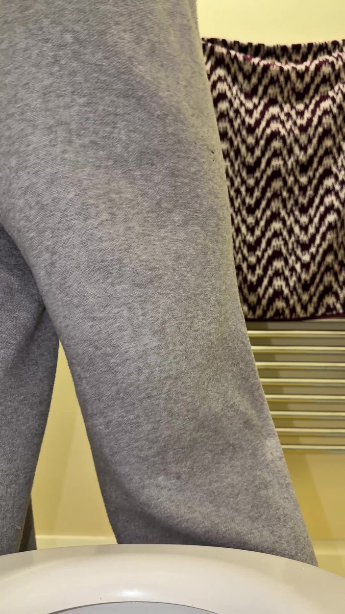 Emma Voyeur: POV 毛深い汚れた膣尿コンピレーション