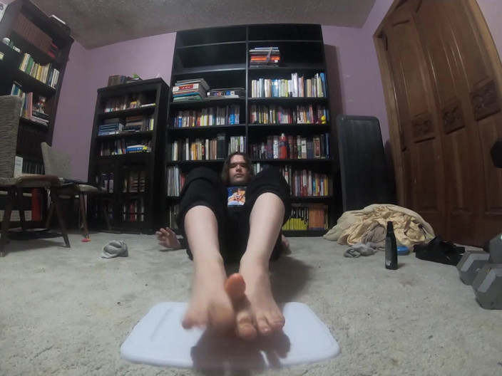 Mr Dimples: Baculatý chlapec dává svému robertku footjob