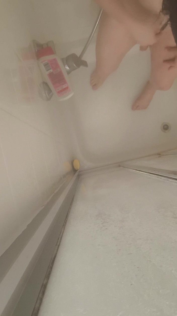 JanineLang: Orgasmo durante o banho e a barba