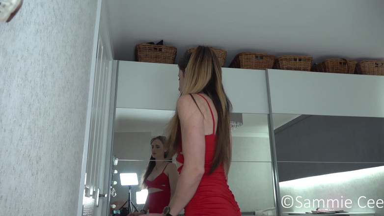 Sammie Cee: La sorellastra scopa la tua scrivania