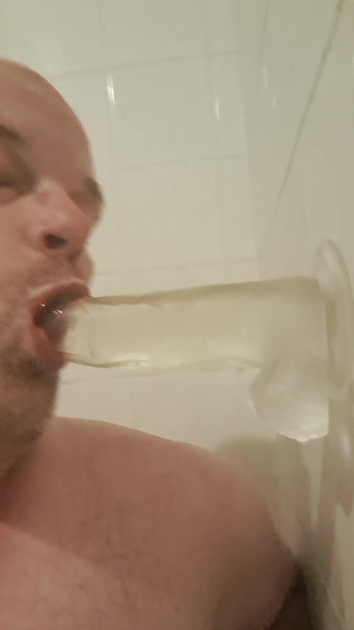 Fickspecht: Eerst dildo-training voor de kont, daarna dildo-training voor de keel...