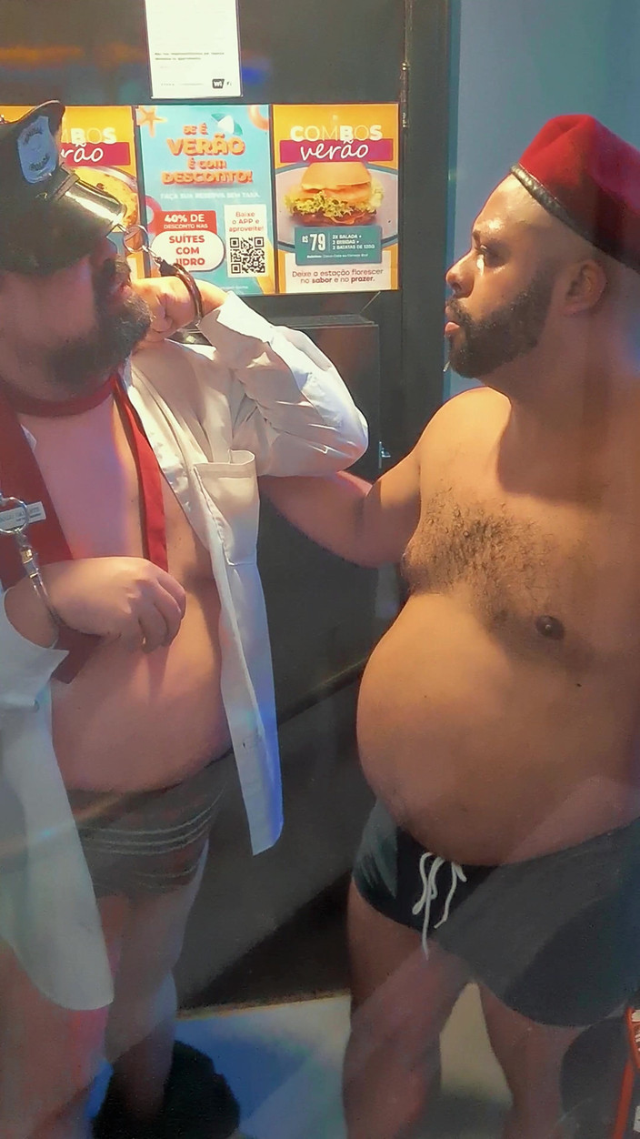 Punchbagplz: Spoutaný a řízený - Dominace v motelu