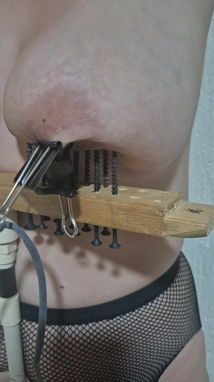 Submissive Susanna: Sharp Screws Under My Breasts