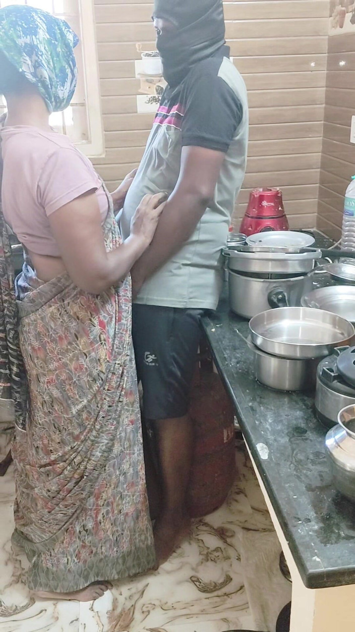 Thesana: Une femme au foyer se tape le livreur d’une bouteille...