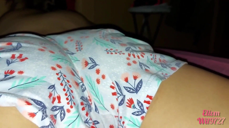 Wil9727: Sora vitregă drăguță prinsă în timp ce urmărea porno pe mobilul...