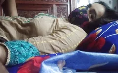 Đụ cô gái lãng mạn nóng bỏng và rất gợi cảm với làm tình qua đường lỗ hậu và âm hộ