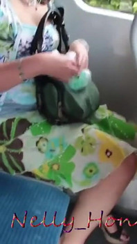 Kupiłem czerwone buty bez majtek i dostałem spermę na mojej twarzy