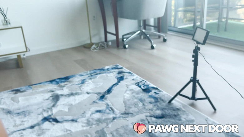 PAWGED: Белая девушка с большой шикарной Марина доит большой черный член ртом