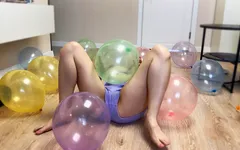 Jag fitness med ballonger. Min tränare visade mig ett par övningar
