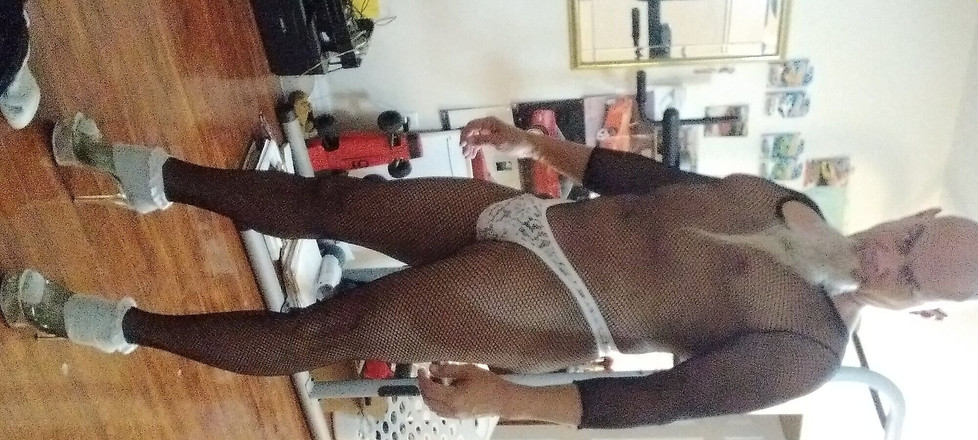 MrLeggs: Pelbagai Pakaian Yang Semua Seolah-olah cergas.