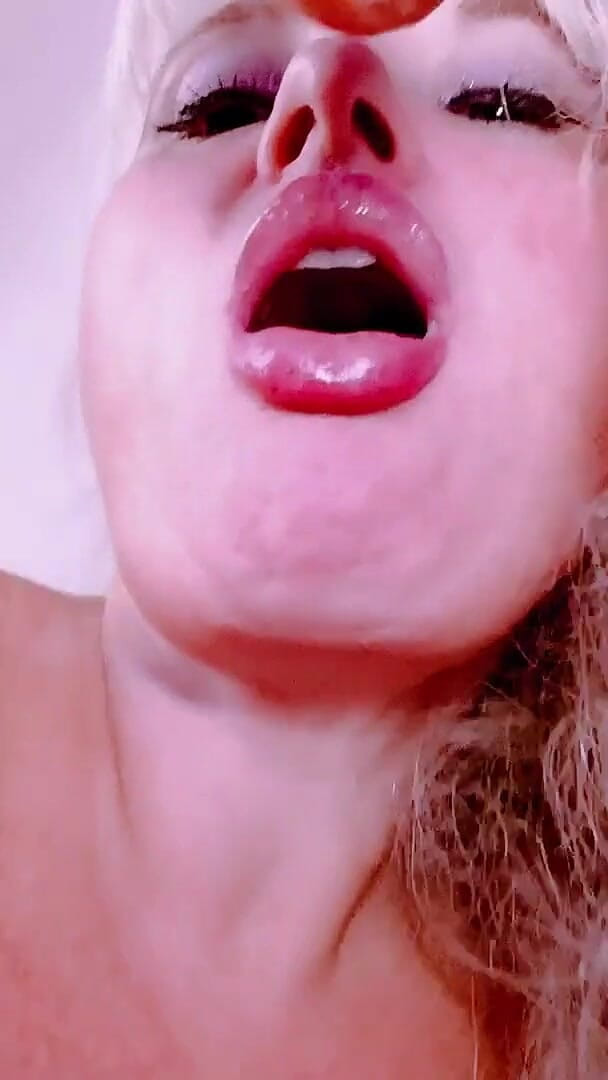 Stepmommy's Cum Sharing Is Caring (PaintedRose)