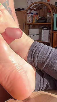 Amateur Selbstgedrehter Footjob, Hübsche Zehen