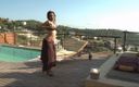 Sunnygirlz: Samia latina se desnuda en la piscina