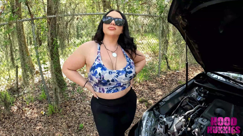 Hood Hunnies: Mandi May Has a Little Car Trouble