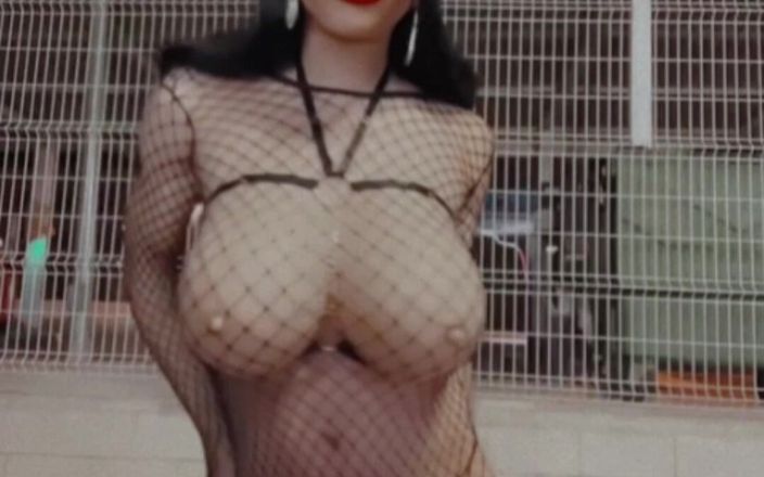 Sissy Slut Brianna: Saya melancap dan pancutan mani dalam pelindung gasoline