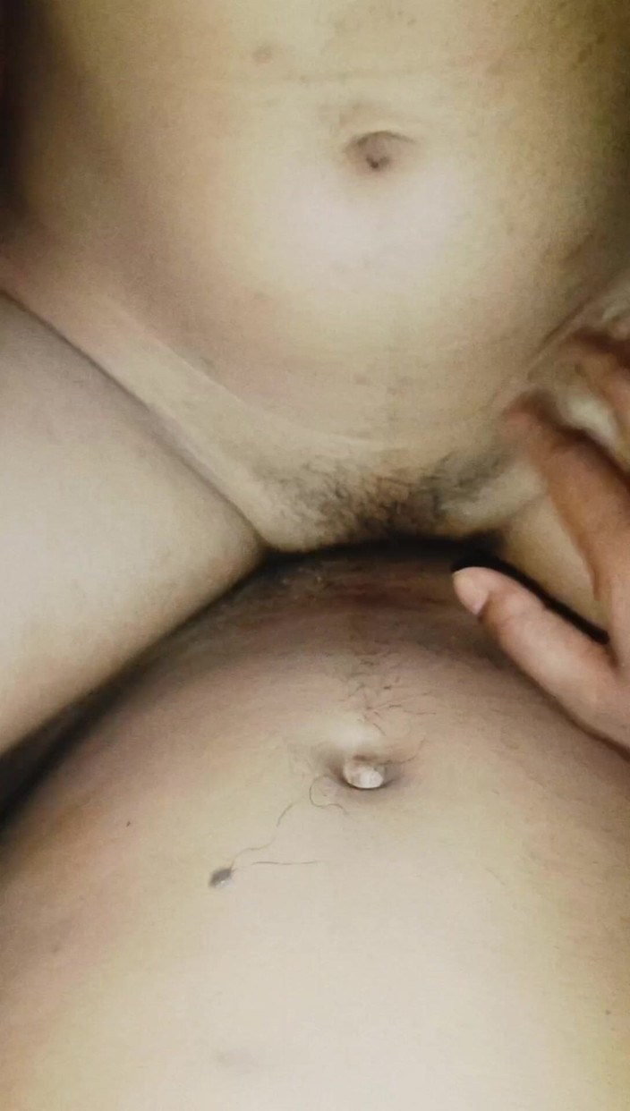 Gangrak: かわいい彼女がカメラの撮影が始まるとすぐに、チンコ中毒のビッチに変わってしまう