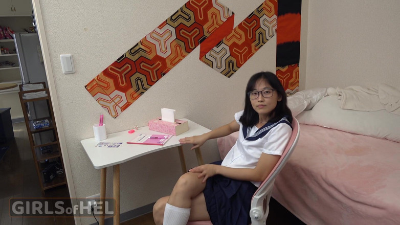 Girls of Hel: Nosy ojczym wtargnął na swoją azjatycką pasierbicę do szorstkiego treningu...