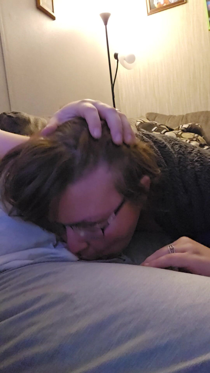 Funhousewife69: Anh ấy đang ăn apple pie tôi đang bú con cu của anh ấy lol