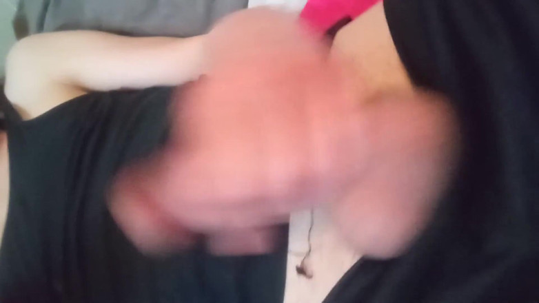 LilTaste: Lek med din kuk när jag sätter upp den här...