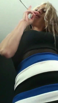Pumička MILF a nevlastní dcera si hrají s přítelem
