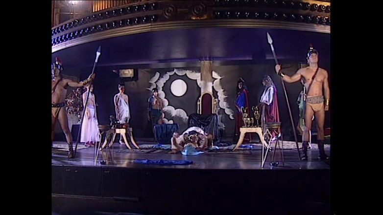MMV films - The Original: La belle danseuse a séduit son auditoire pour sa danse érotique...