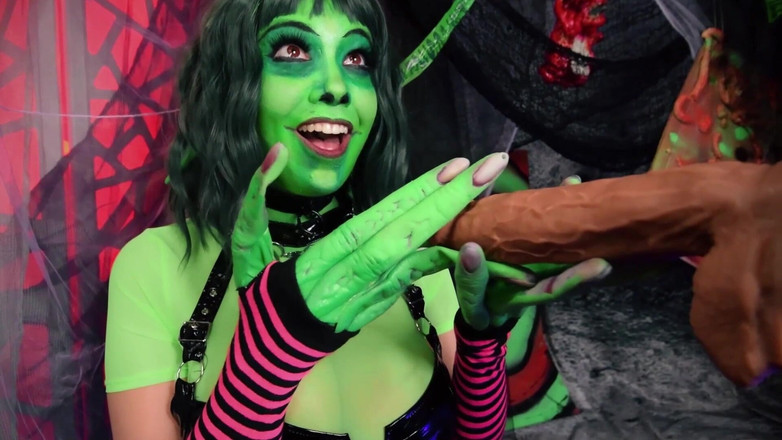 Little Puck: Salata Parmakları | Cosplay Parody