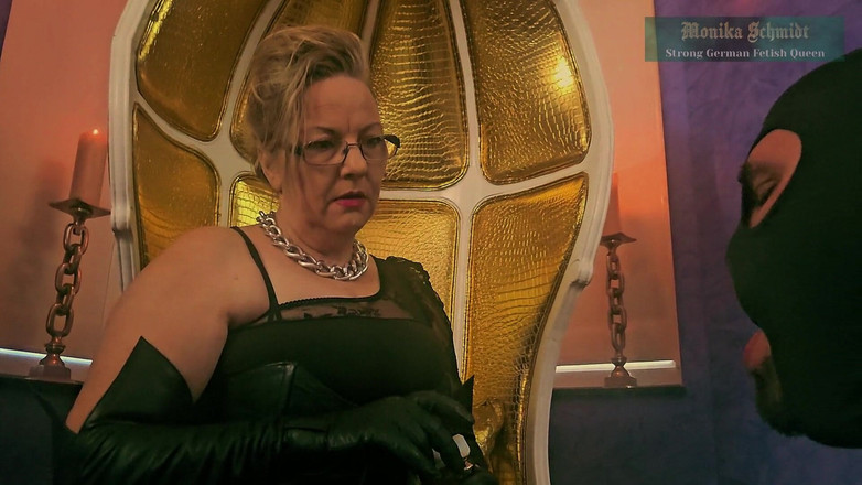 Strict Senz: Monika Schmidt Domina Raucht Menschlichen Aschenbecher, Verbale Demütigung Stiefelanbetung