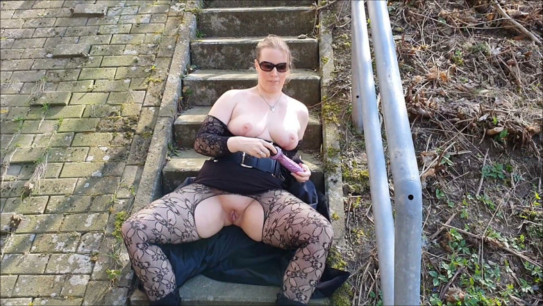 UserBitch1: Outdoor Fucked My Vibro