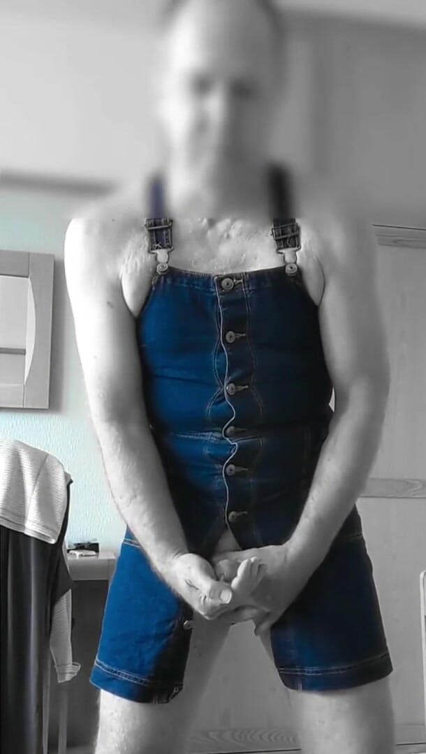 Bellhead: Een minuut pinafore-plezier