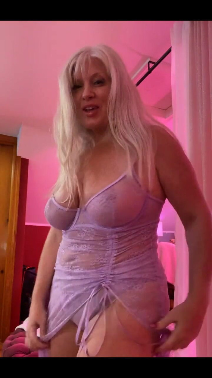 PaintedRose: Lapdance in Lavendel
