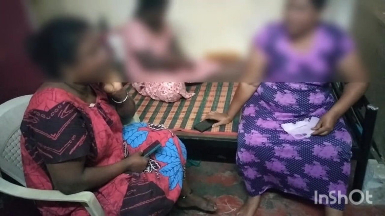 Tamil lesbian: Três tias em discussão quente