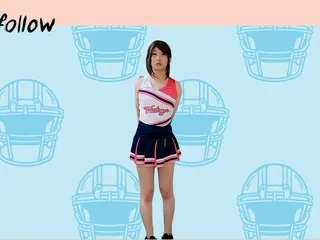 叱責され、スポーツコスチュームを着て...