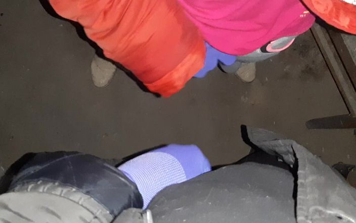 Lesbian-candys: Перед грабежом дома, мы решили подрочить перчатками, чтобы не оставить следы