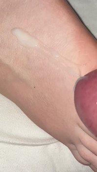 Pancutan mani pada kaki malam